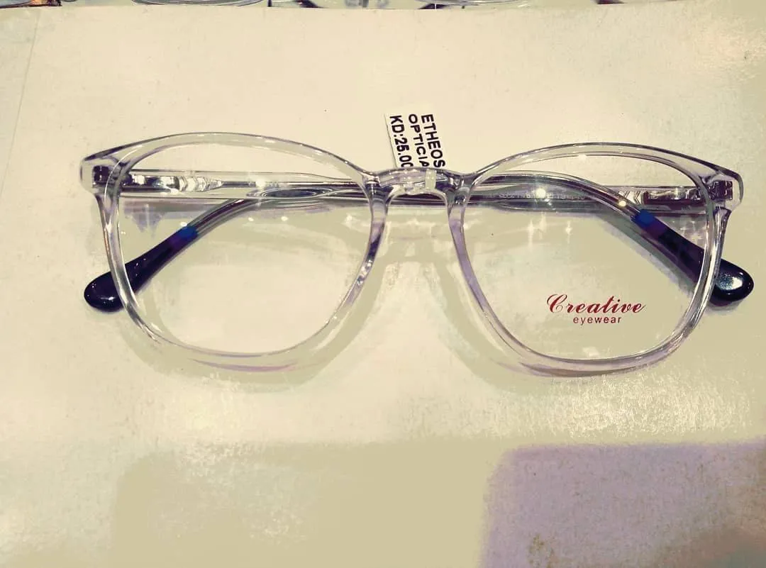 Transparent acetate glasses with dark temple tips